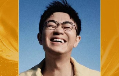 介绍一下大鹏获得第38届大众电影百花奖最佳导演的现场情况
