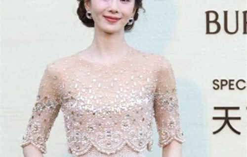 VOGUE盛典：刘诗诗赵露思赵今麦美貌养眼，许凯贺峻霖张康乐帅炸
