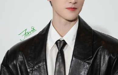 李昀锐在《冰湖重生》追剧团现场有哪些反差萌细节？