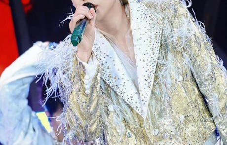 乐评人如何评价王源演唱时的核心肌群发力？