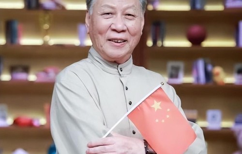 刘少奇特型演员郭法曾偶遇刘平平，请她抽烟，刘接过：我听我爸的