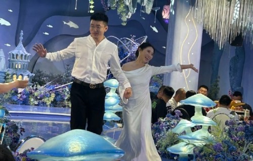 关晓彤助理嫁给黄景瑜发小，网友：内娱有自己的“联姻”