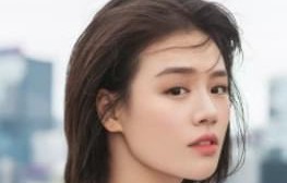 网友英国偶遇马思纯张哲轩与好友聚餐，马思纯身材走样发胖明显|恋情|两人|明星|音乐人|歌曲