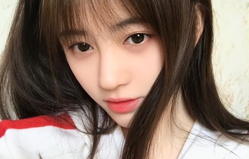 收入被曝光不到48小时，鞠婧祎家境被扒，王力宏的话，有人信了