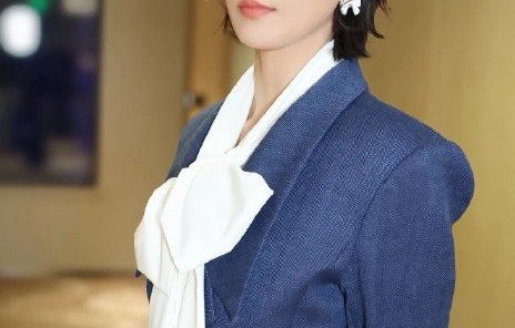 曾沛慈《乘风》初舞台唱哭全网！317万票断层登顶背后是青春回声