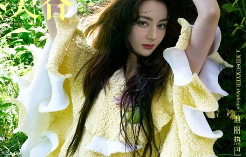 迪丽热巴为何能获VOGUE临时追加三封待遇？