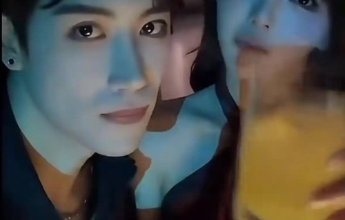 韩安冉新男友回应恋情：夸韩安冉性格好，两人很合拍，享受当下