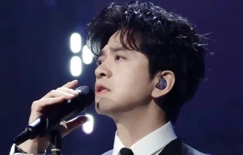 为什么许飞会称李健的授权操作是“教科书式”的？