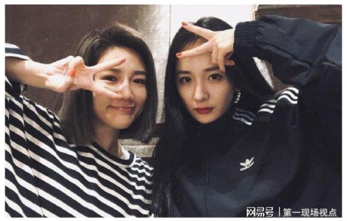 杨幂遭陌生男子搭讪，大胆上前送饮料搭讪，全程被拍|明星|情人节|猫|饮料店|团队管理