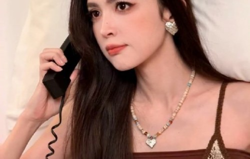 娜扎在综艺中如何回应名字调侃？