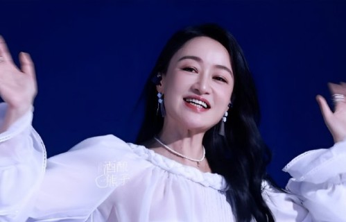 李小冉在《乘风2026》中全开麦演唱的幕后故事是怎样的？