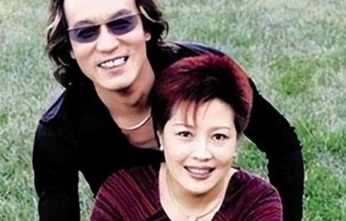 央视名嘴李咏的沉默反击：宁被误解也不公开病情的背后！