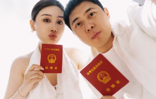 相恋13年出轨8年！肖旭新婚妻子被骂到关评，后援会喊他出来回应