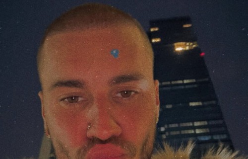 比伯与海莉公开秀恩爱