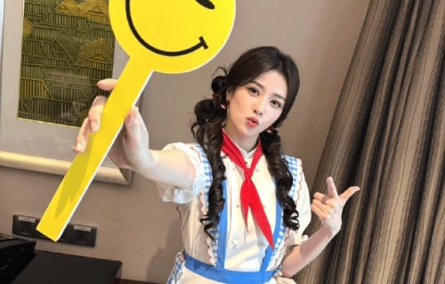 白鹿《奔跑吧》泉州录制路透，双马尾小厨娘造型萌化全网