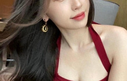 虞书欣，红色吊带装写真！性感妩媚！热辣无比！
