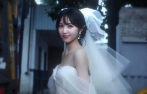 《天才女友》婚纱写真里的生菜捧花有什么寓意？