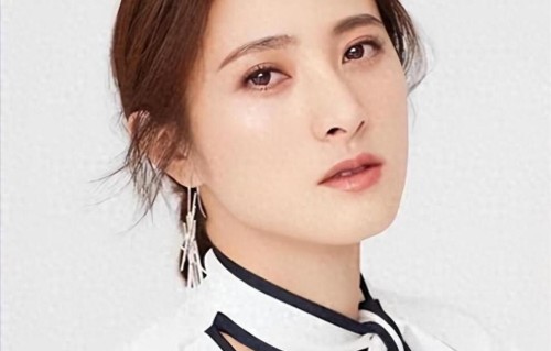 她错过靳东，转身嫁给父亲看中的女婿，现在45岁被婆家宠成公主！