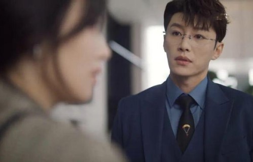 《轧戏》男二号上桌了！代旭30秒电梯戏掀桌，36岁逆袭碾压男主