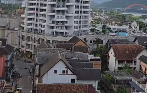 郭碧婷带娘家人云南度假，向佐也去了本人很帅，但身高不像有183