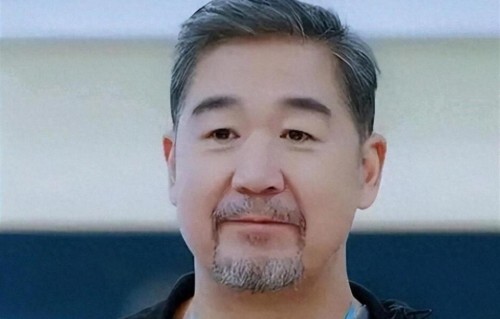 再多钱有何用？70岁身家上亿的张国立，还是要为43岁儿子操碎心