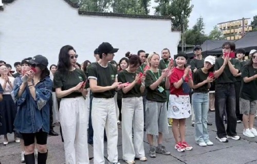 《一念江南》中王安宇和赵今麦的角色人设具体是什么？