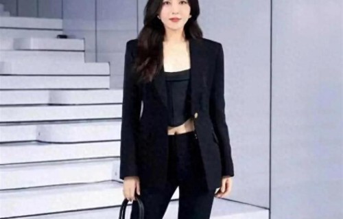 曾黎再次冲击女王风采，黑色束身吊带搭配修身西服尽显帅气身姿！