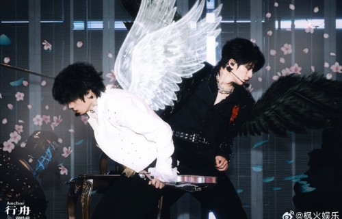 站姐团建发布王橹杰穆祉丞合集，粉丝呼吁更多舞台互动|橹穆|两人