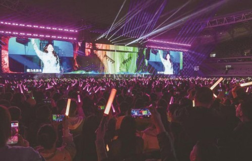 潮流天后超级演唱会唱响唐山新体育中心