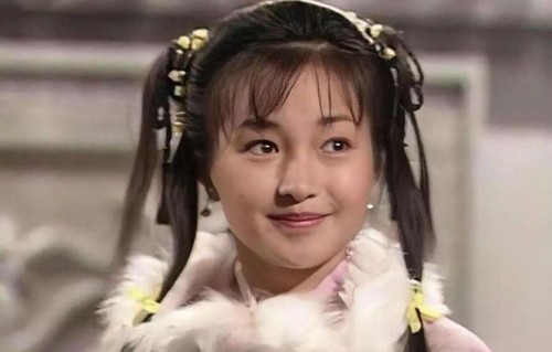 TVB前女星李绮虹复出拍戏，满脸雀斑颈纹明显不焦虑，拒绝整容想自然老去