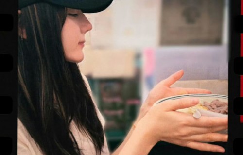 迪丽热巴为什么给街头随拍中的路人面部打码？