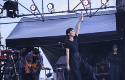 魏如萱「唱这1句」竟召唤暴雨！　天空惊现异象巧合到她笑场