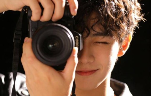 李荣浩把微博玩成朋友圈，内娱活人天花板非他莫属