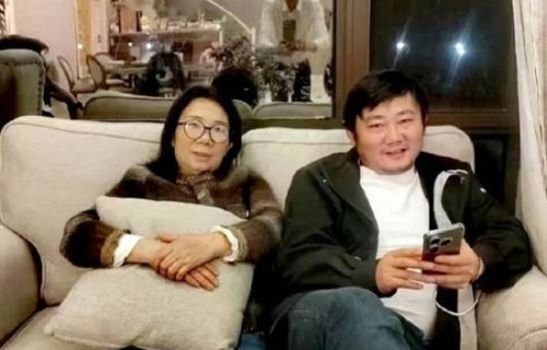 张雪母亲身份曝光：厦大中文系毕业 为生计远赴海南