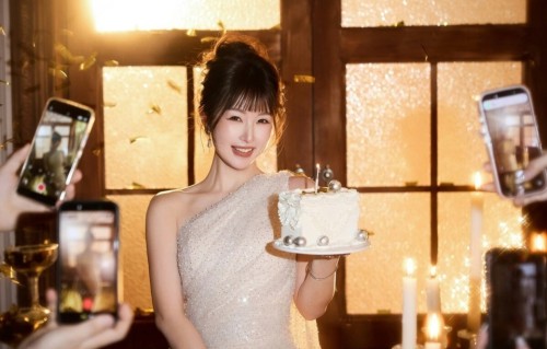 香港知名女星40岁生日如少女，考到品酒师，投资六位数做洋酒生意