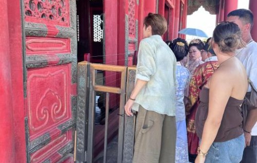 网友对许凯素颜游故宫是什么评价？