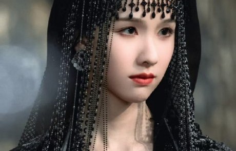 陈都灵在《月鳞绮纪》中演的三个年龄段具体有什么不同？