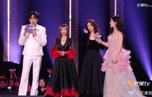 谢娜的话筒一直是在冲着李小冉的 二十年友情的默契展现|乘风2026|牛奶浴|本能|婚礼|闺蜜