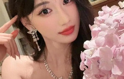 短剧女演员曹塞亚，长相精致气质佳身材有料！