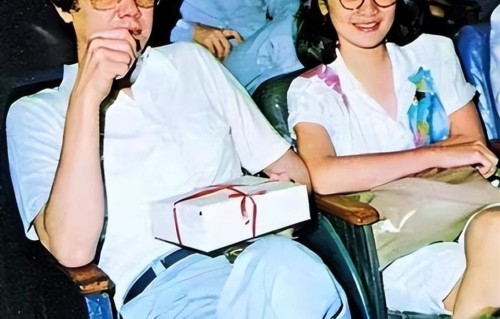 她插足富豪婚姻，37岁未婚先孕生下儿子，如今仍是香港顶级富婆