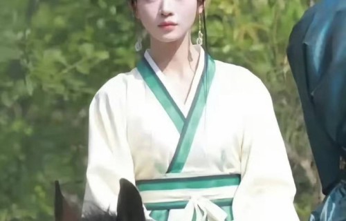 吴谨言产后“发胖”反成颜值赢家？从“吉娃娃”到“女帝”的审美逆袭