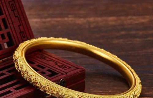 那些从不穿金戴银的女人，才是真正聪明的女人，原因真的很简单