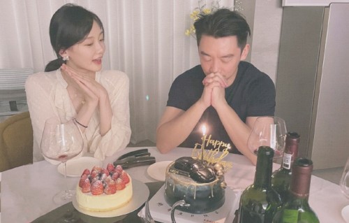 生日秀幸福时刻!郑恺苗苗年内补办婚礼|酸奶|许愿|结婚|女儿|狗粮