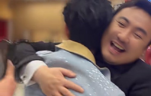 沈腾胡先煦春晚后台上演跨服对话！一个邀功“我没错”，一个自嘲“我错了”