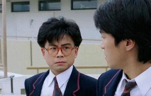 努力赚钱!港知名绿叶内地吸金为两儿子铺路,学霸小儿子北大就读