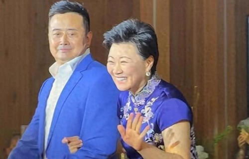 赵海燕儿子大婚，大姑闫学晶缺席，恶心的事发生，儿媳妇体态被嘲
