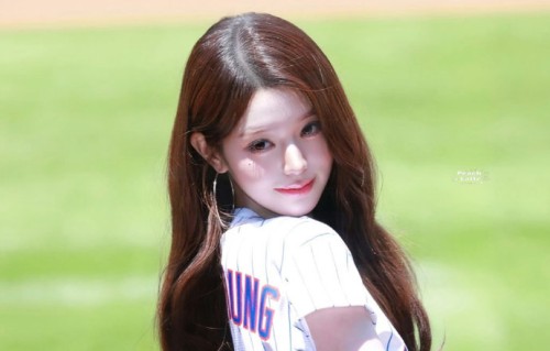 IVE组合成员是否全程陪同张元英参加MLB活动