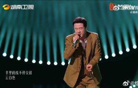 杨坤选择《母亲的河》作为参赛曲目的原因和个人情感背景是什么？
