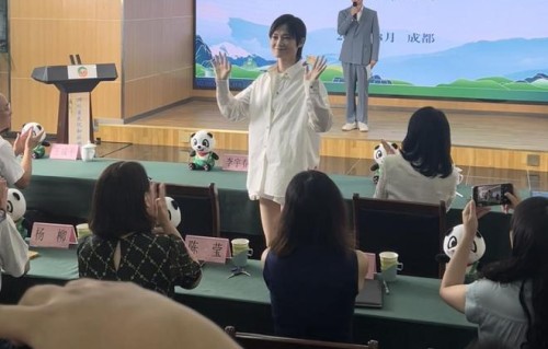 官宣！李宇春担任四川文化旅游宣传推广大使|四川省|成都|大熊猫|女儿|蜀绣