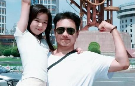 高云翔离婚后如何坚持陪伴女儿小酒窝？